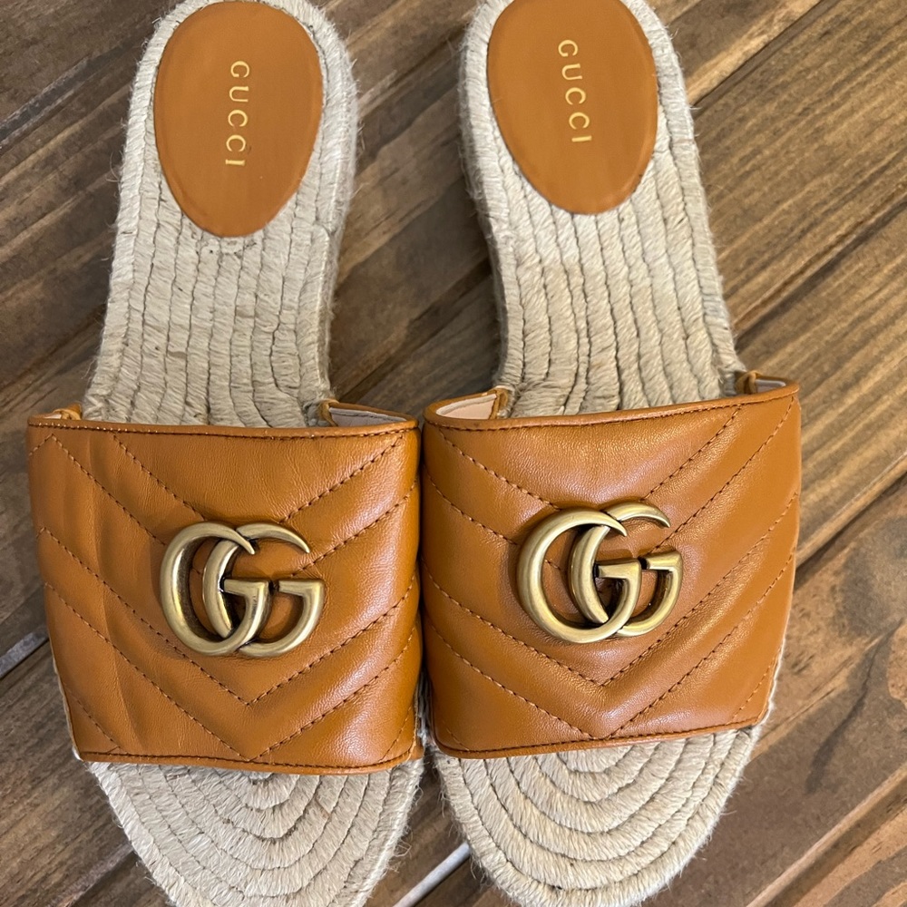 Gucci flats